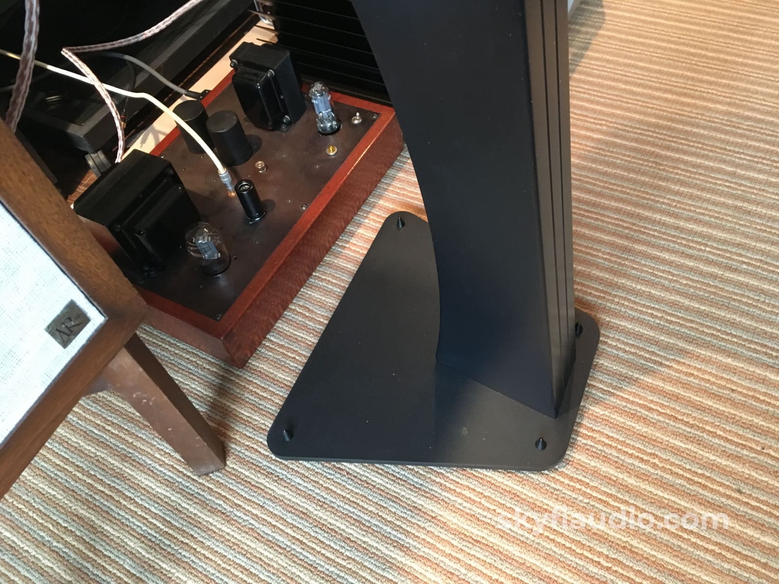 Sonus Faber Concertino Domus Speakers with Matching Stands