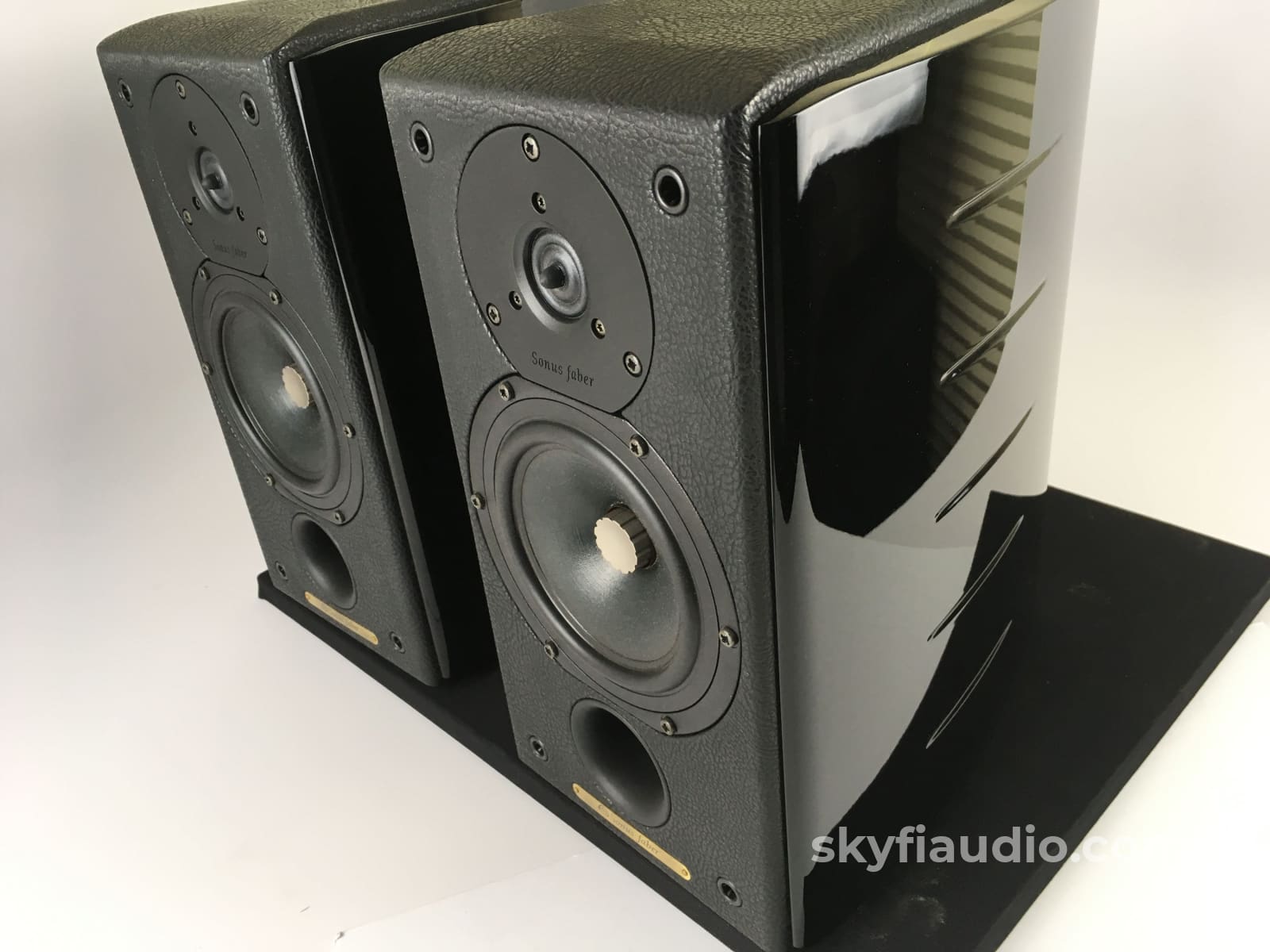 Sonus Faber Concertino Domus Speakers With Matching Stands