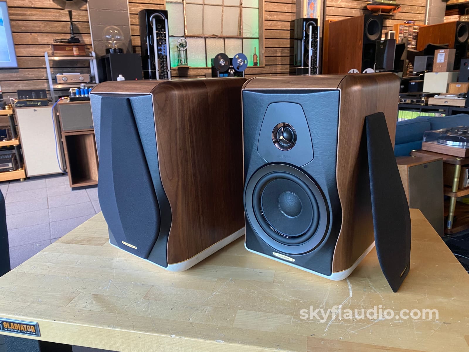 Sonus Faber Electra Amator Iii Walnut Speakers - *New