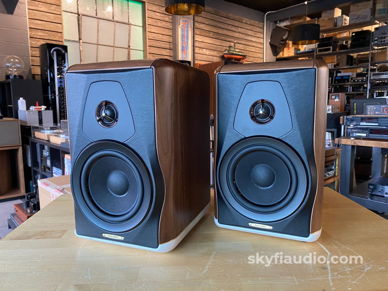 Sonus Faber Electra Amator Iii Walnut Speakers - *New