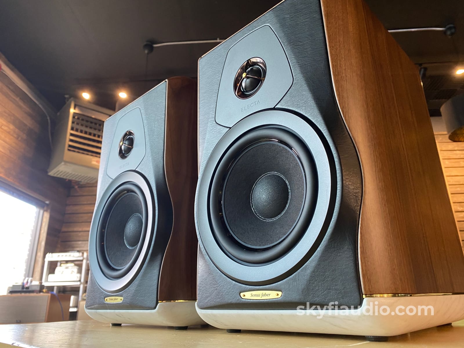 Sonus Faber Electra Amator Iii Walnut Speakers - *New