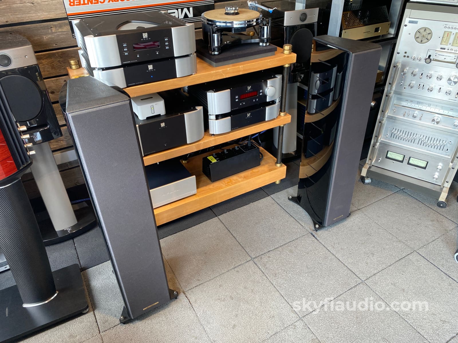 Sonus Faber Grand Piano Domus Speakers - Gorgeous and Made in Italy