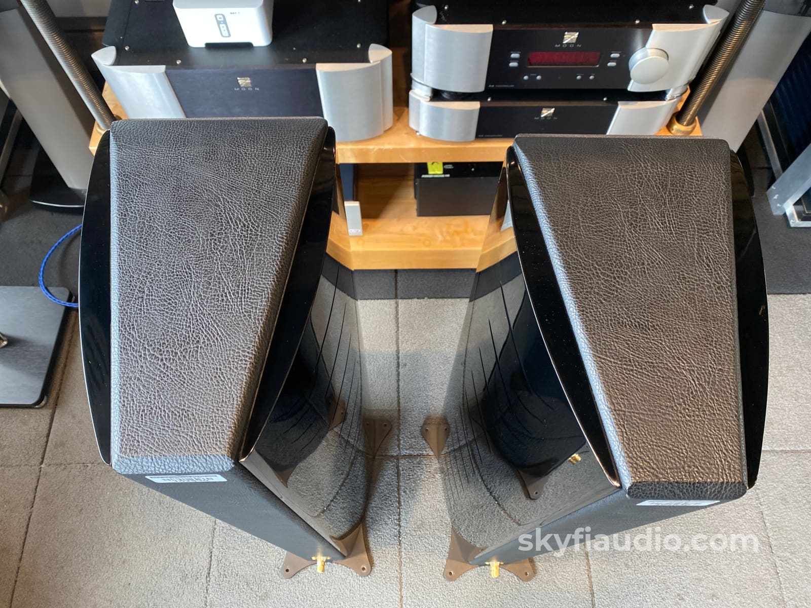 Sonus Faber Grand Piano Domus Speakers - Gorgeous and Made in Italy