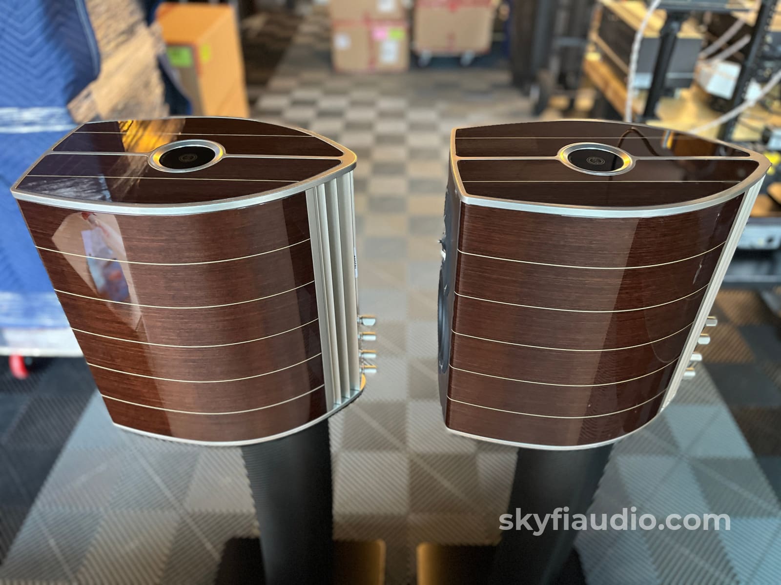 Sonus Guarneri Tradition Speakers /With Carbon Stands