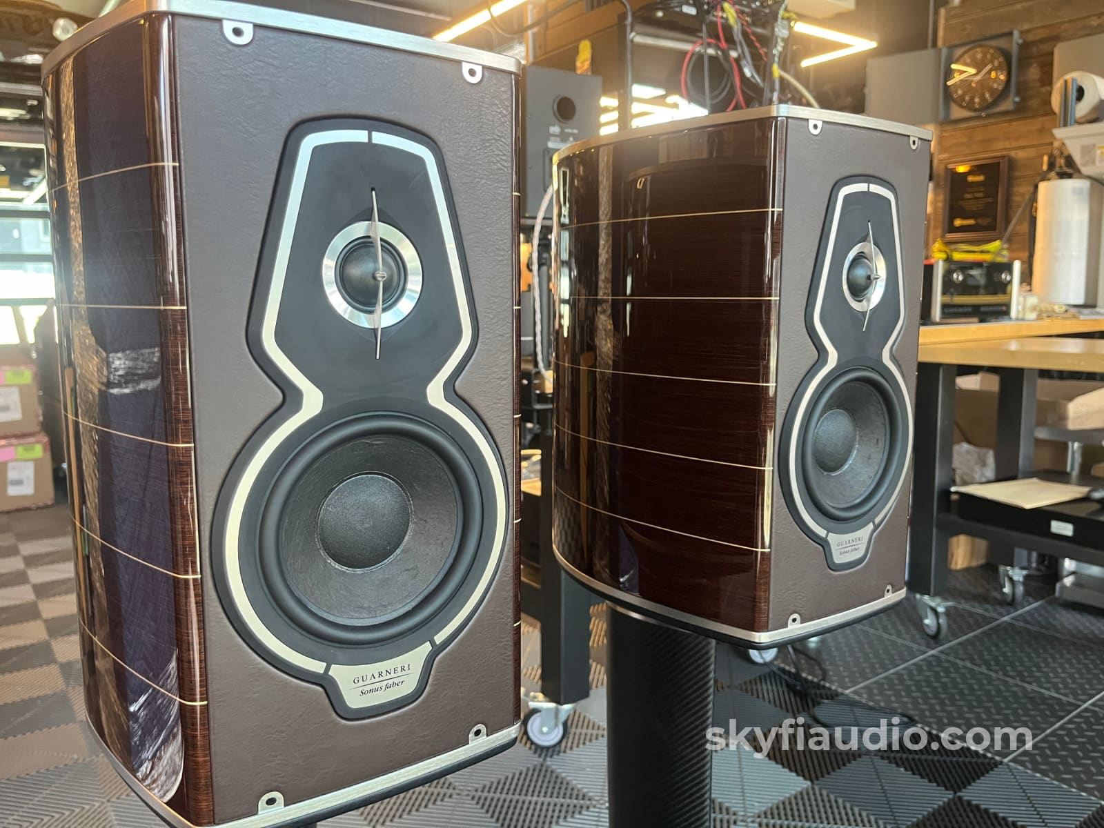 Sonus Guarneri Tradition Speakers /With Carbon Stands