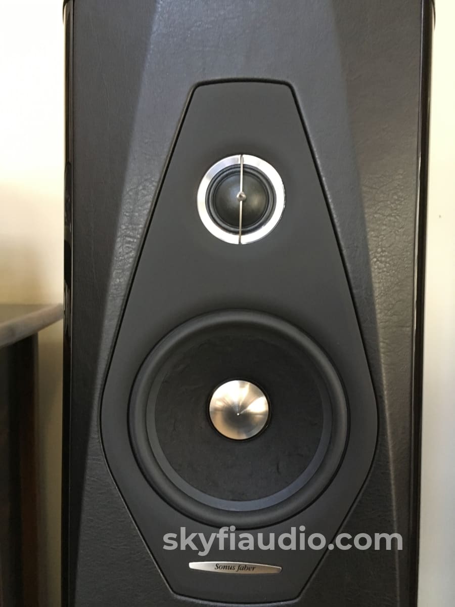 Sonus Faber Olympica II Speakers in Gloss Black - Demo Pair - Like New