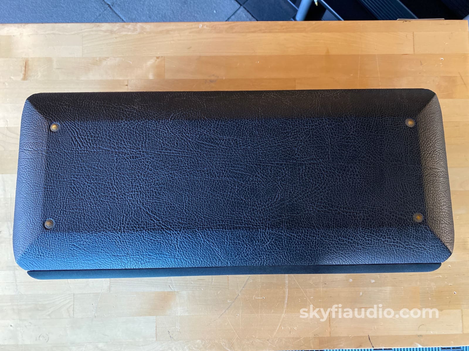 Sonus Faber Solo Center Channel Speaker W/ Tilt Stand Speakers