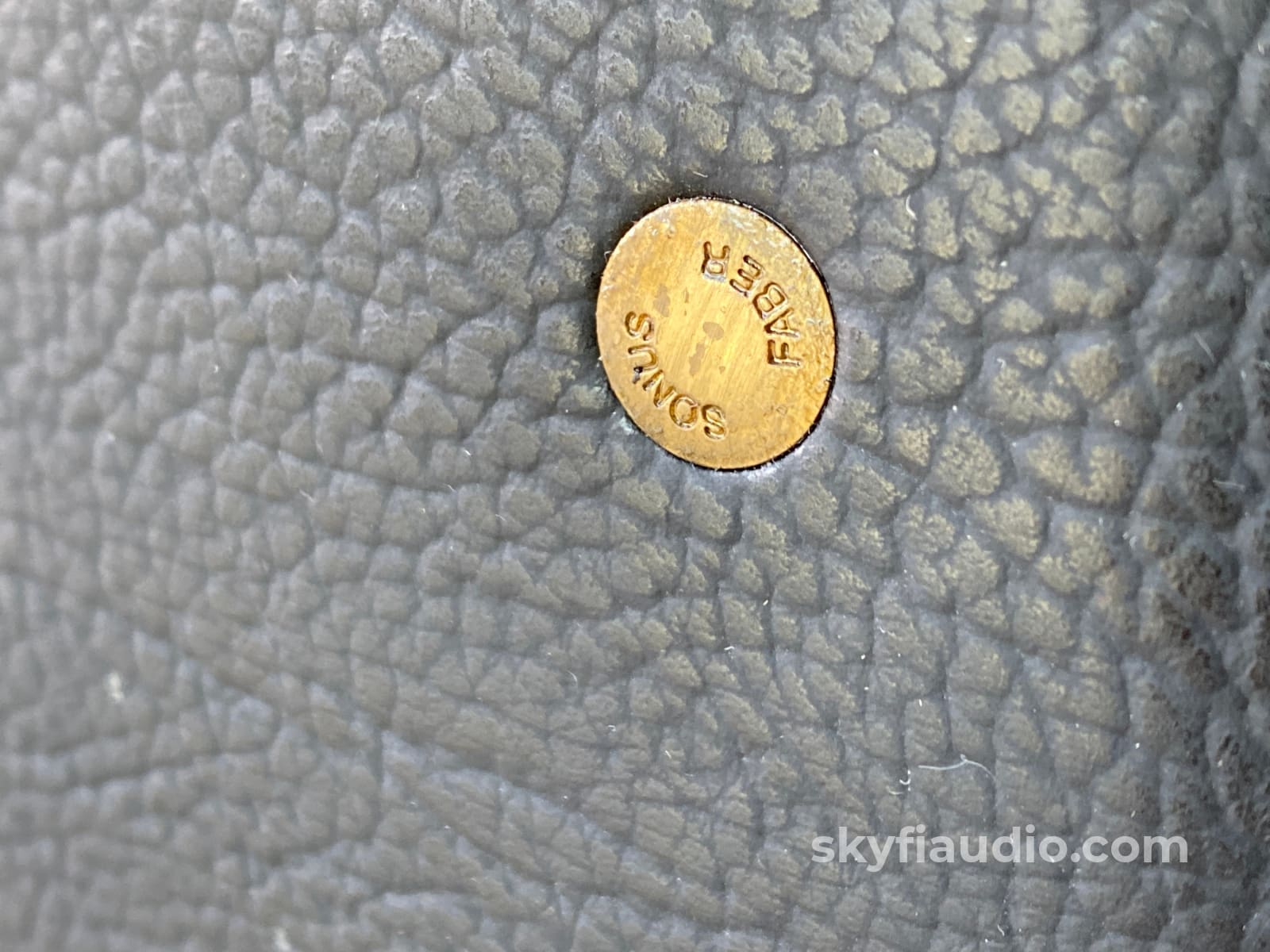 Sonus Faber Solo Home - Leather Bound Center Channel Speaker Speakers