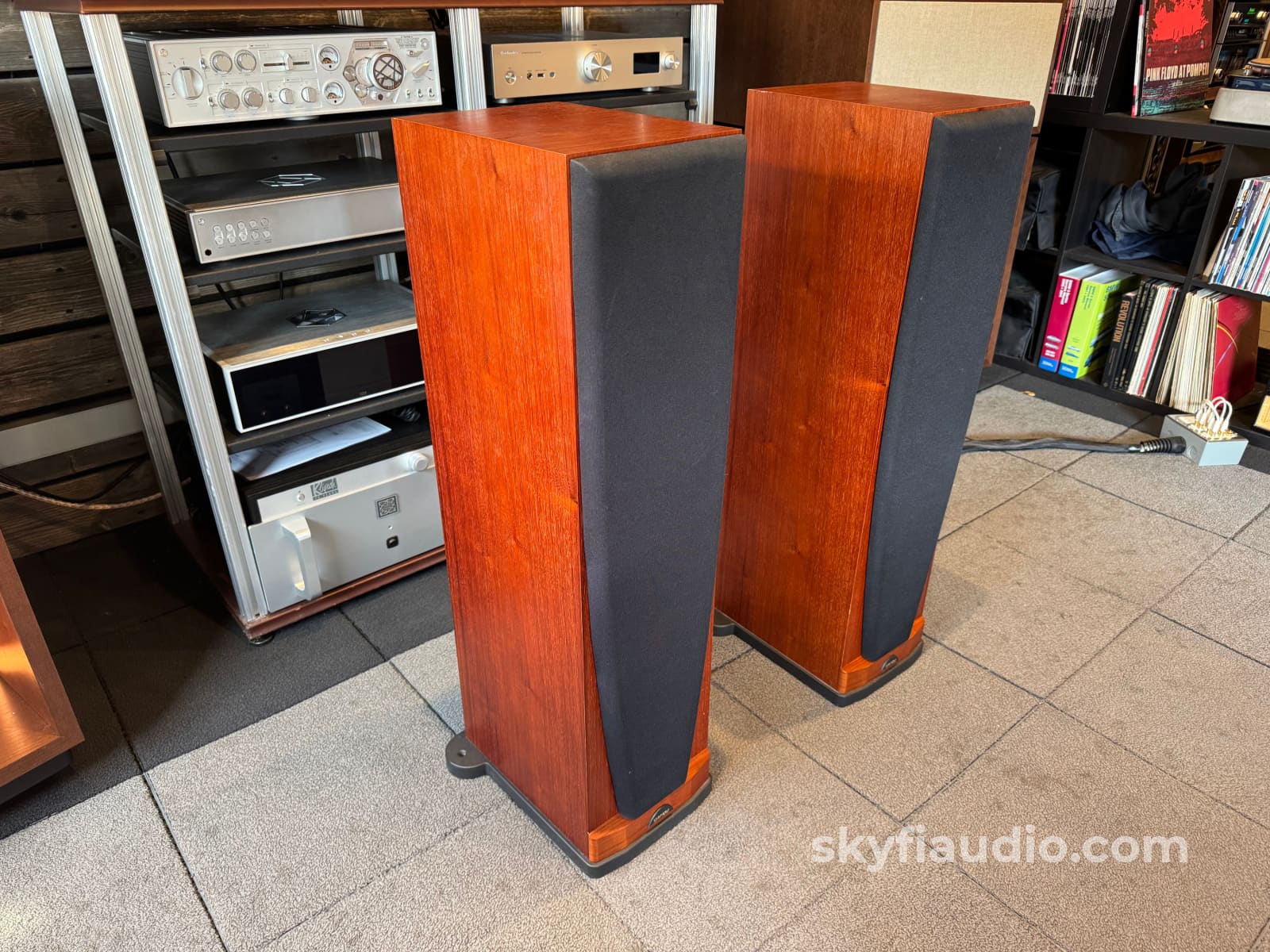 Spendor S8E Floorstanding Speaker Pair - Beautiful Speakers