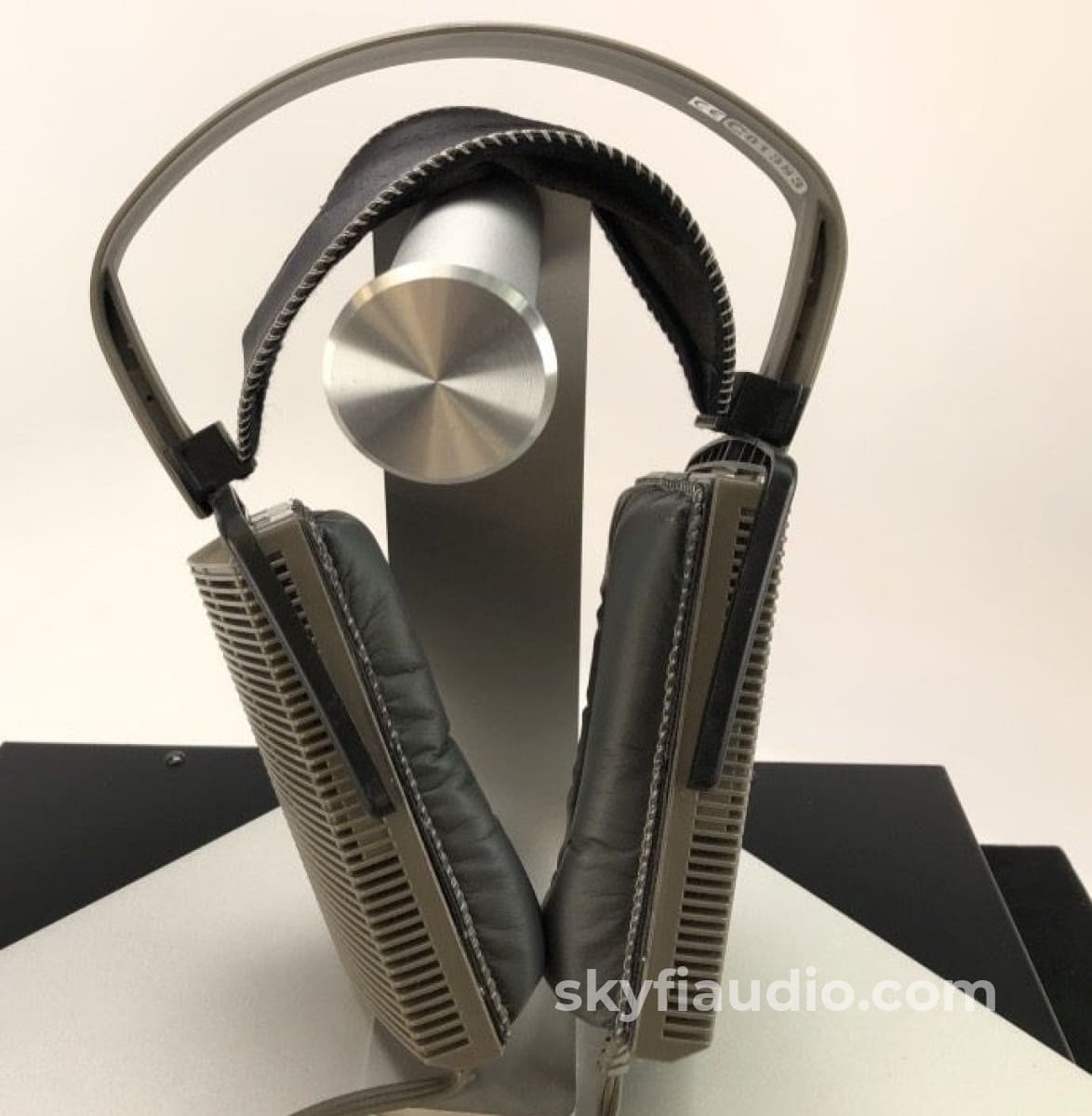 Stax Lambda Nova Classic Headphones with SRM-T1W TUBE Amplifier