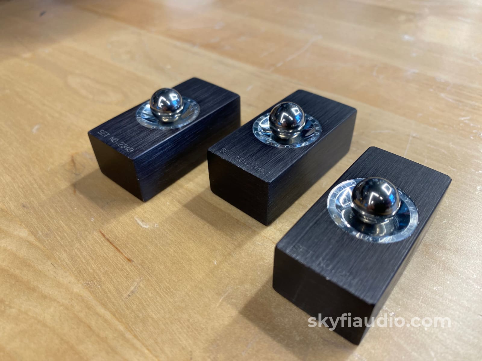 Symposium Rollerblock Isolation/Coupler Footer System Accessory