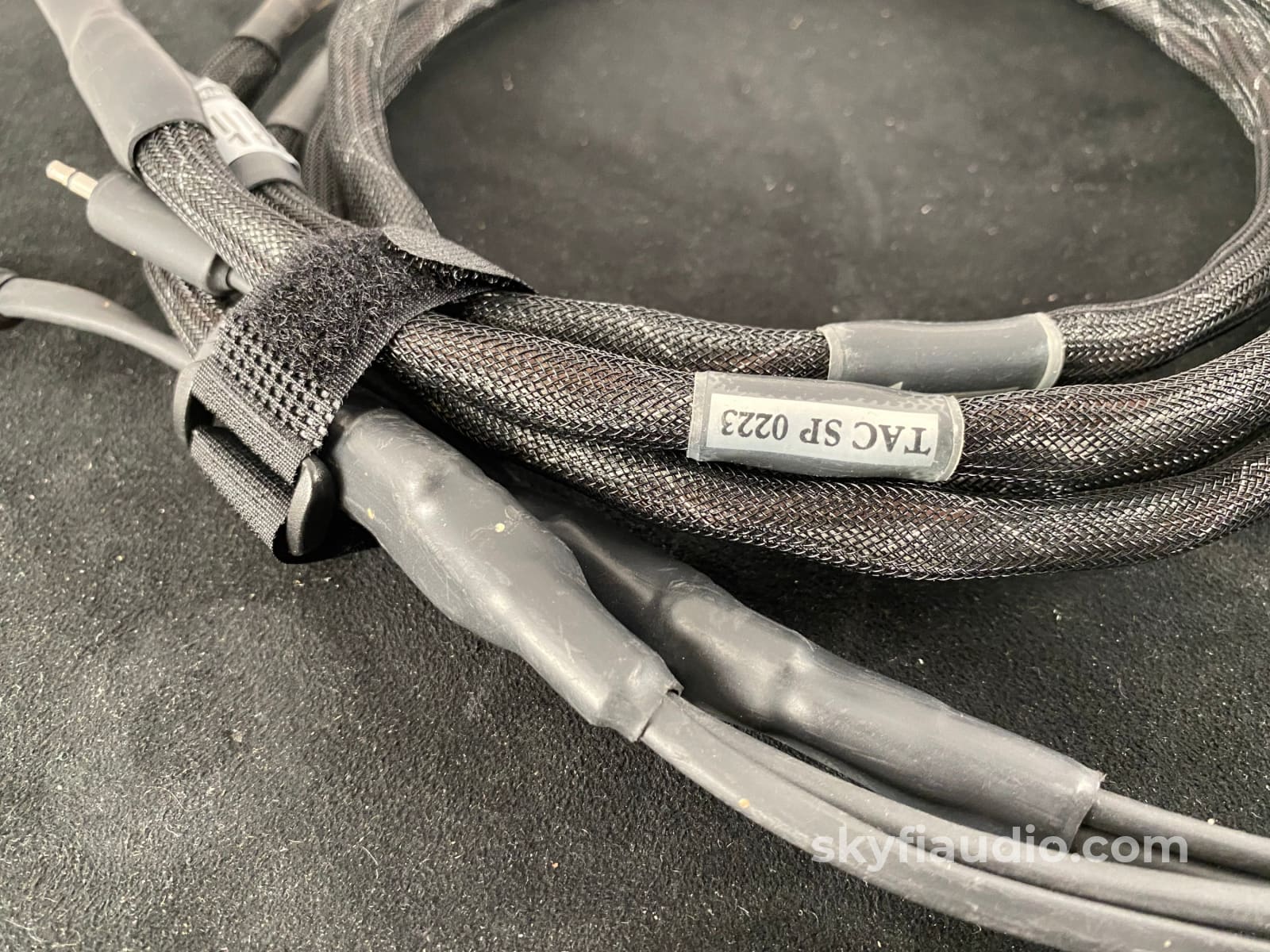 Synergistic Research - Tesla Accelerator Speaker Cable With Active Power 2M Cables