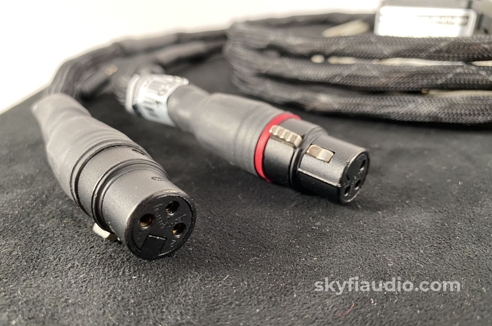Synergistic Research - Tesla Accelerator Xlr With Active Power 2M Cables