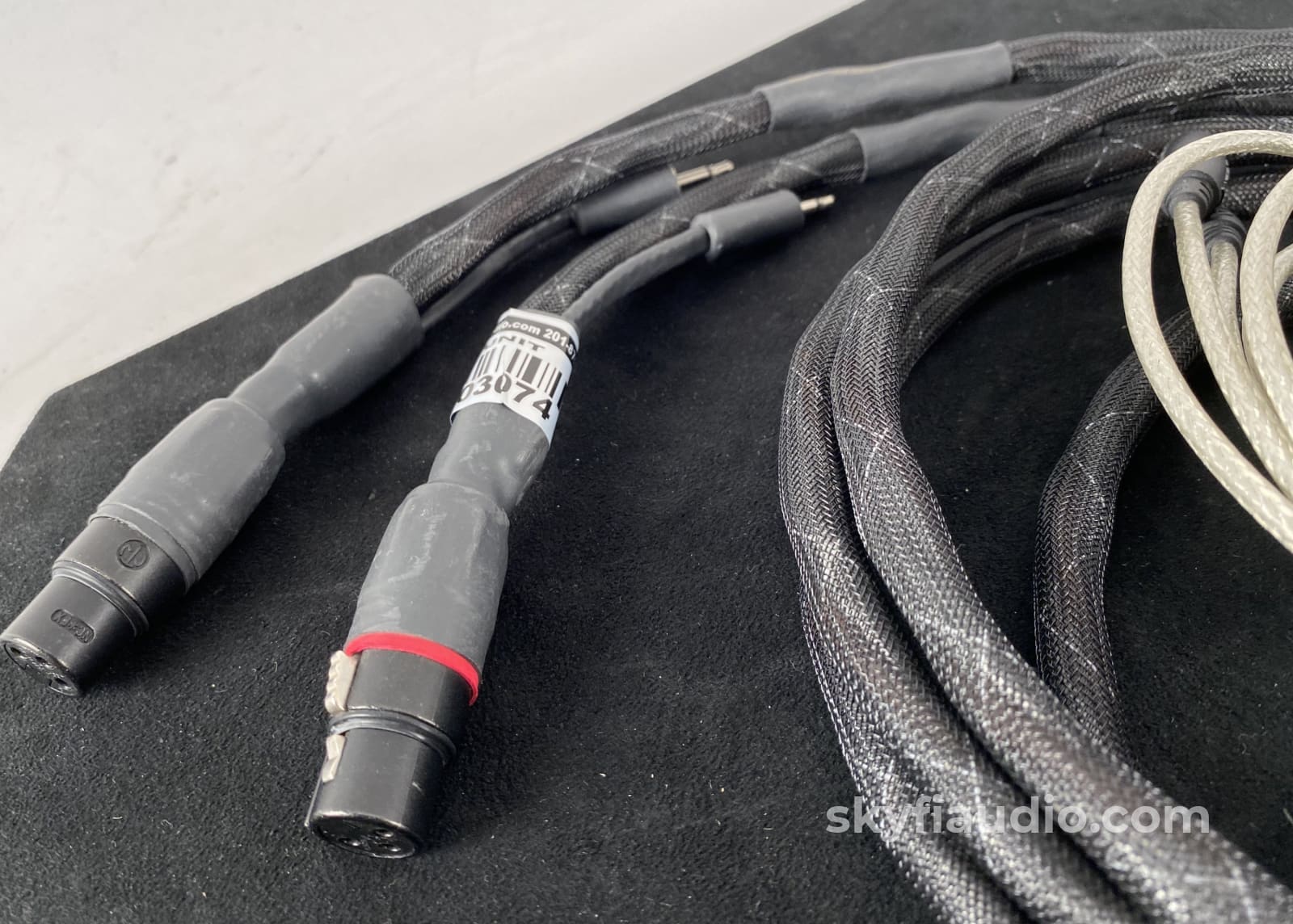 Synergistic Research - Tesla Accelerator Xlr With Active Power 2M Cables
