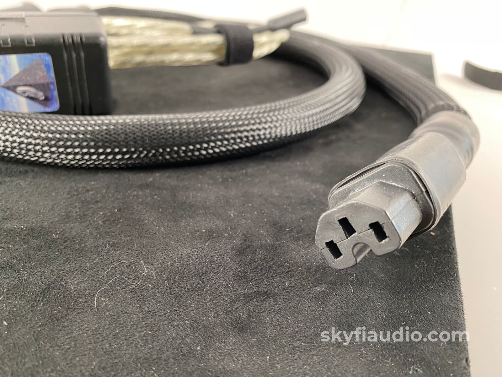 Synergistic Research - Tesla T2 Power Cable With Supply 5Ft Cables
