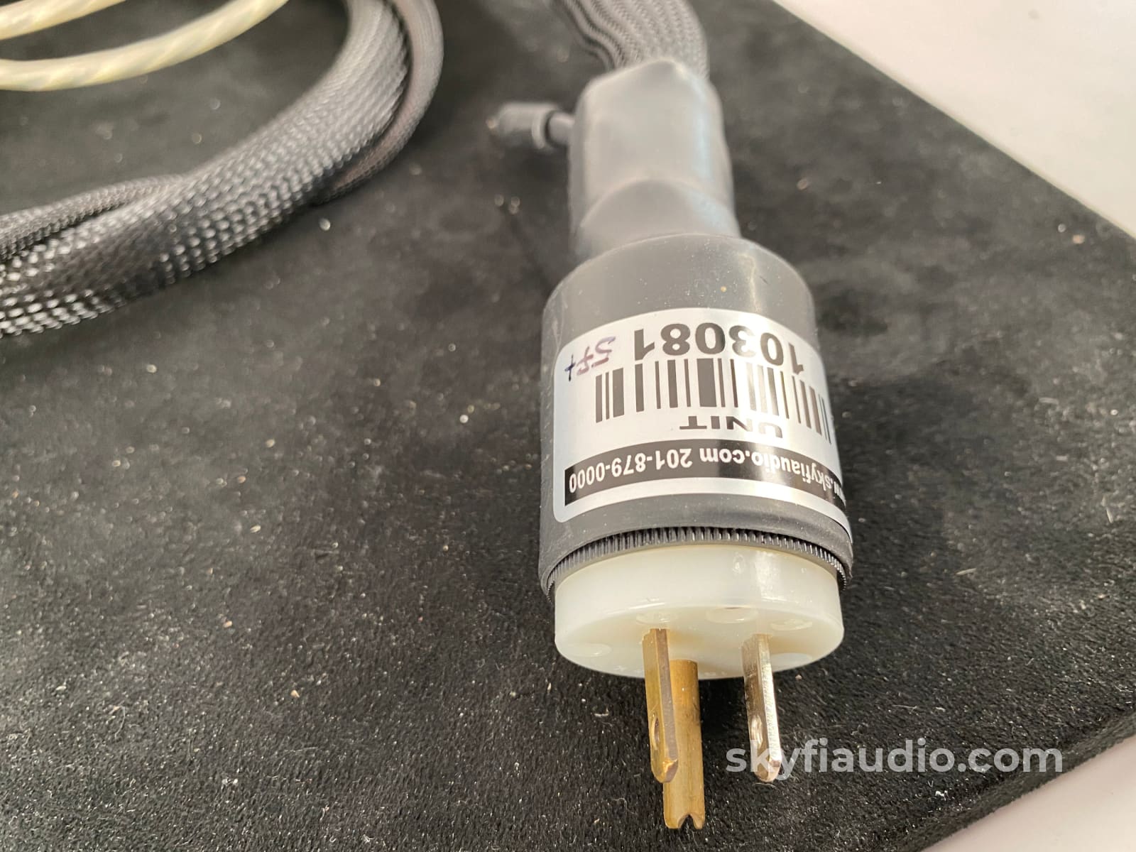 Synergistic Research - Tesla T3 Power Cable 20 Amp 5Ft Cables