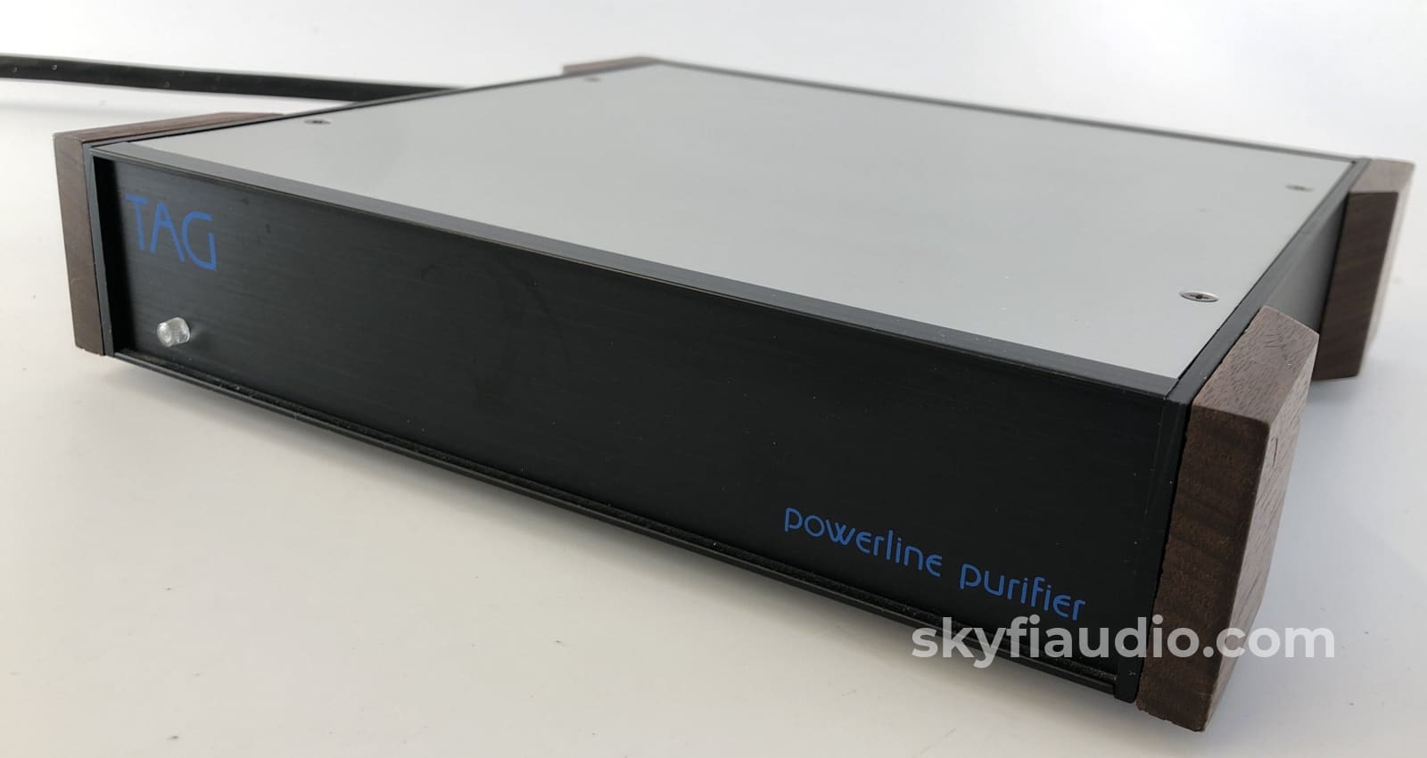Tag (Technik Avant Garde) Audio Powerline Purifier - Black Chassis Power Conditioner