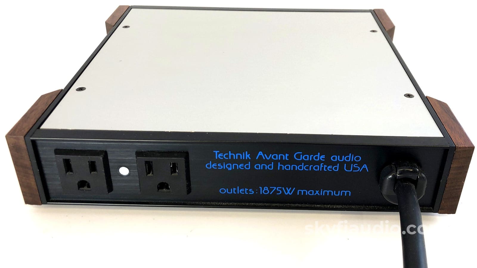 Tag (Technik Avant Garde) Audio Powerline Purifier - Black Chassis Power Conditioner