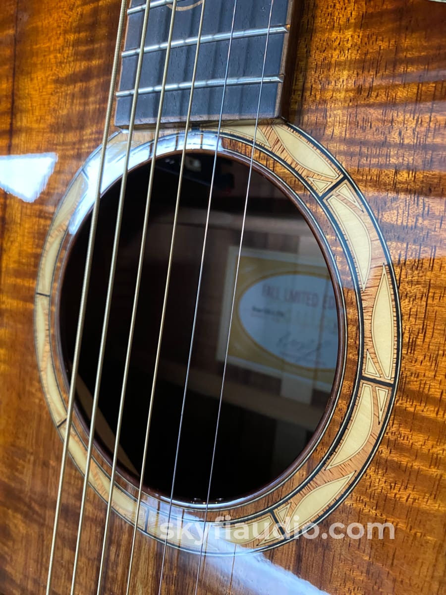 Taylor Koa Gs-Ltd 2011 Fall Limited Acoustic-Electric In Shaded Edge Burst Accessory