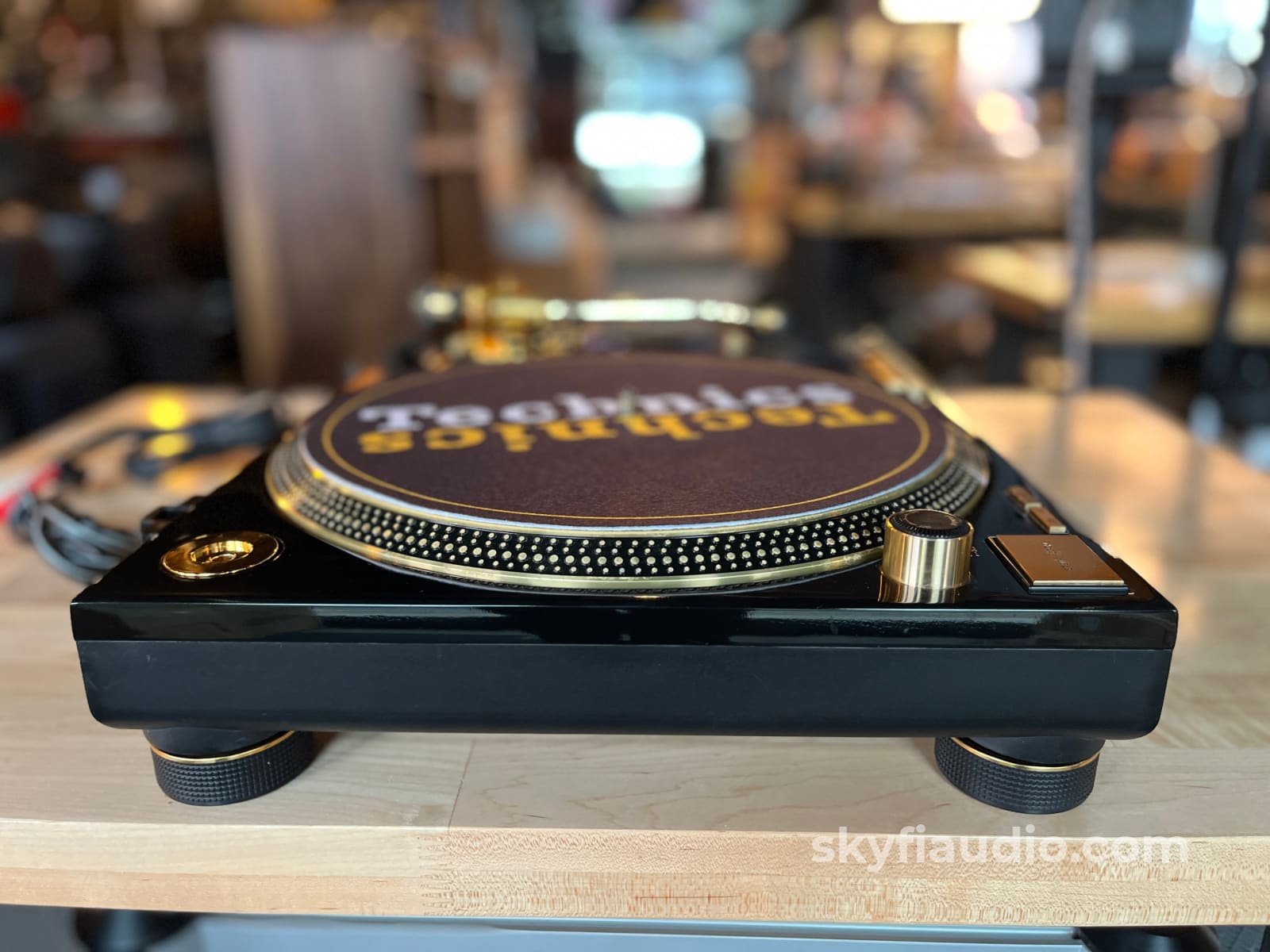 Technics SL-1200GLD Limited Edition Turntable w/ New Lyra Delos MC Pho