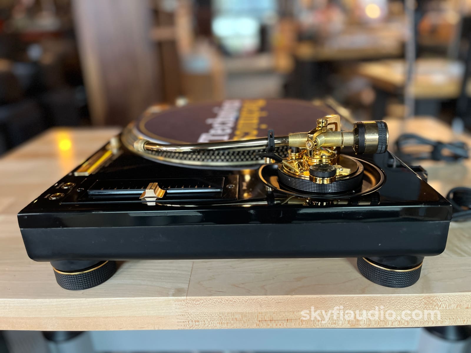 Technics SL-1200GLD Limited Edition Turntable w/ New Lyra Delos MC Phono Cartridge Turntable