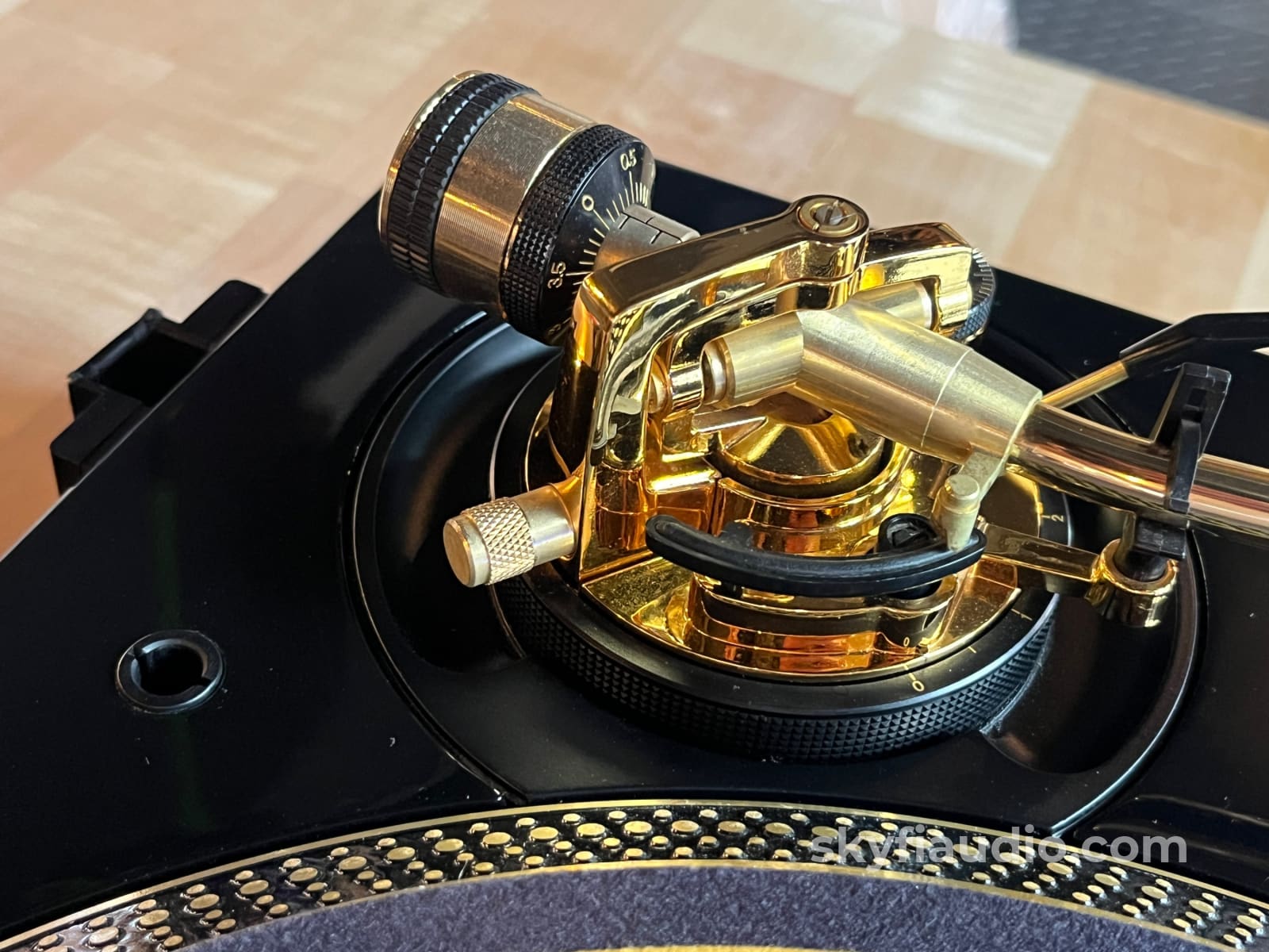 Technics SL-1200GLD Limited Edition Turntable w/ New Lyra Delos MC Phono Cartridge Turntable