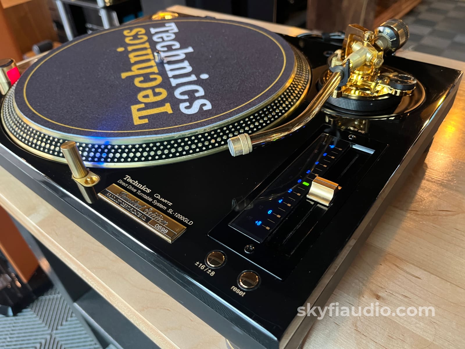 Technics SL-1200GLD Limited Edition Turntable w/ New Lyra Delos MC Phono Cartridge Turntable