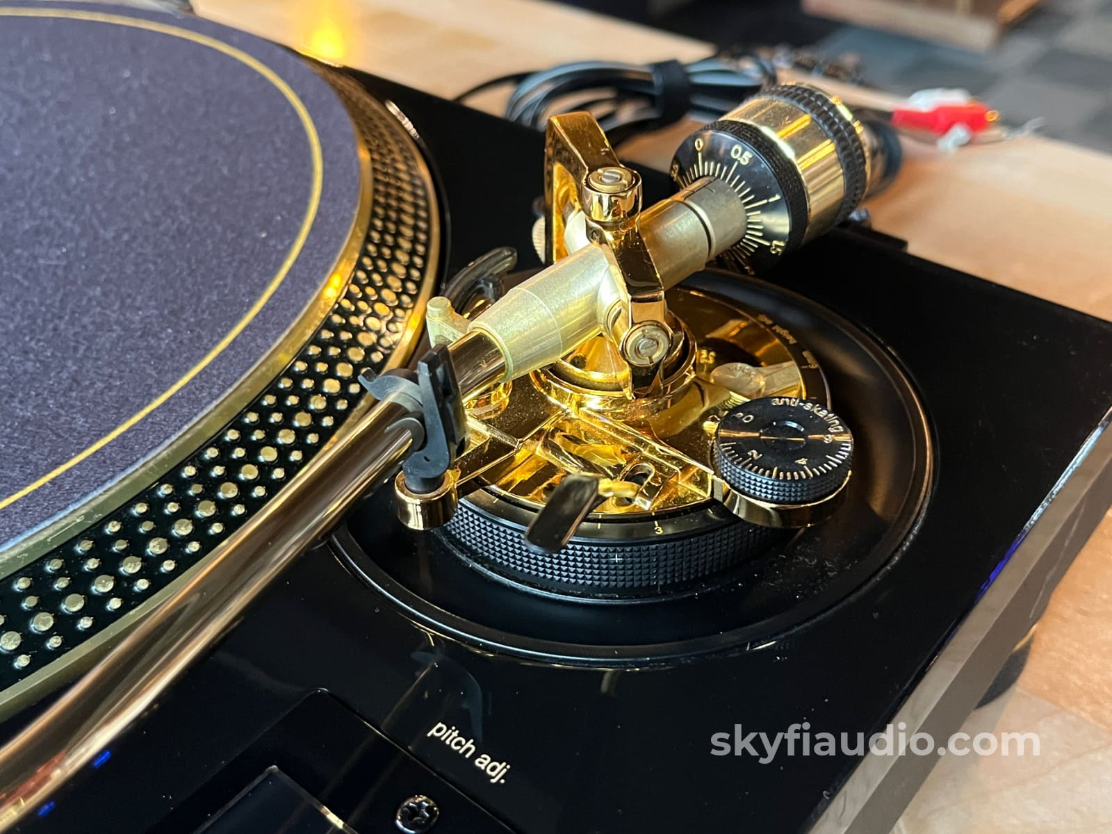 Technics SL-1200GLD Limited Edition Turntable w/ New Lyra Delos MC Phono Cartridge Turntable