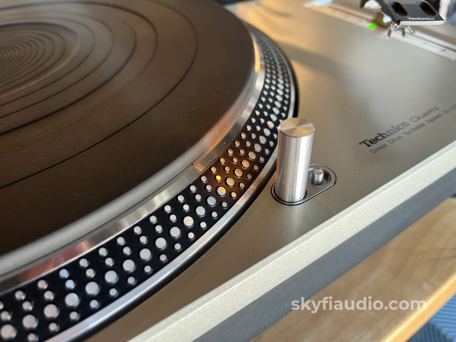Technics SL-1200MK2 Turntable W/ Flight Case + Ortofon X40 Cartridge - Open Box - Turntable
