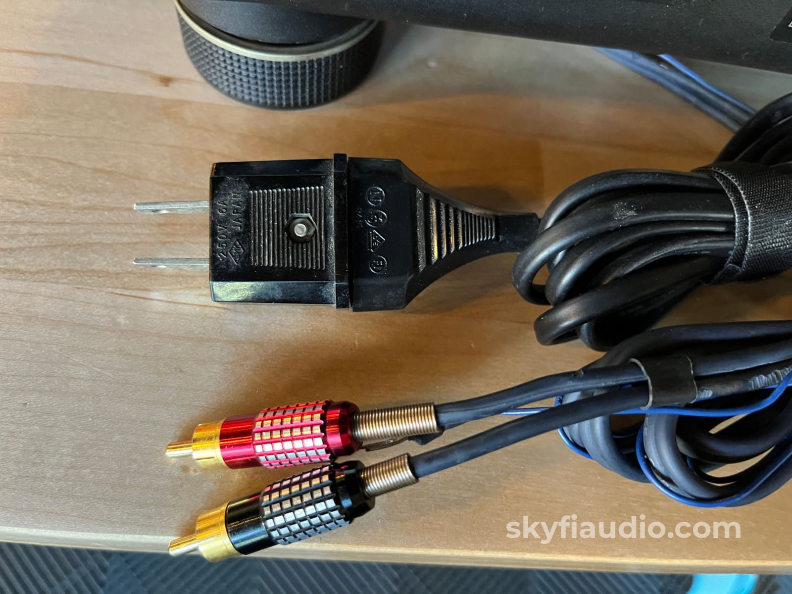 Technics SL-1200MK2 Vintage Turntable - Beautiful Blue Top Turntable