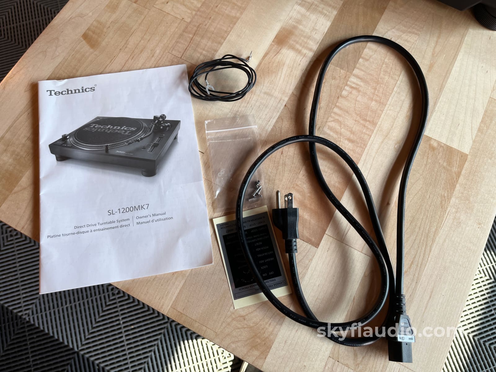 Technics SL-1200MK7 Turntable - W/ New Sumiko Songbird MC Phono Cartridge Turntable