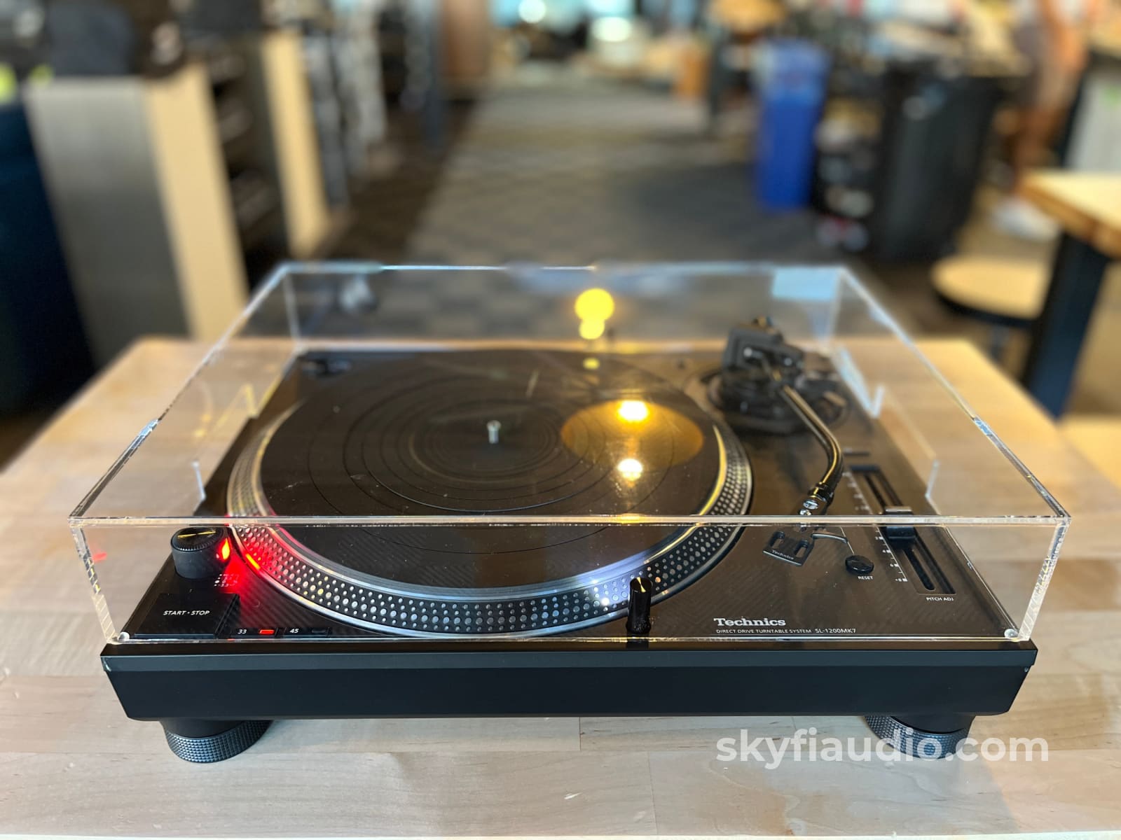 Technics SL 1200MK7 turntable W/ New Ortofon 2M Black LVB MM Phono Cartridge Turntable