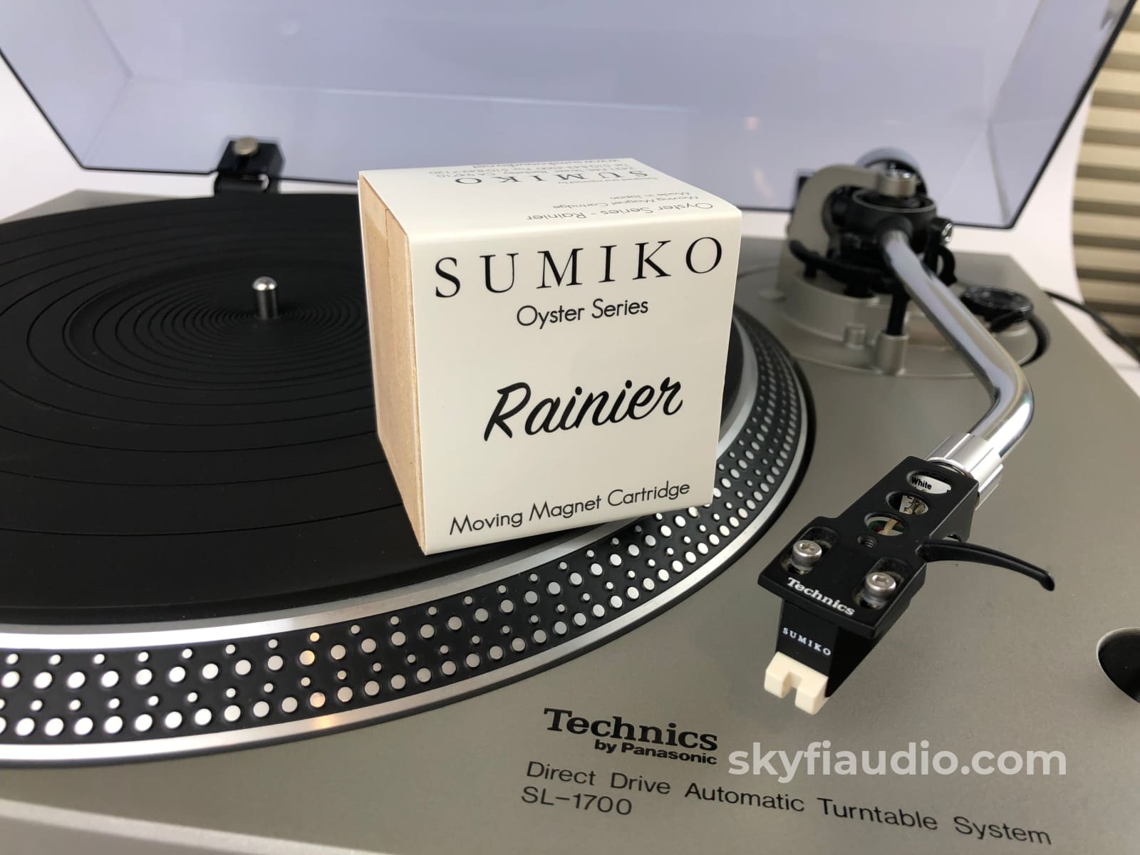 Technics Sl-1700 Turntable With New Moonstone Sumiko Cartridge
