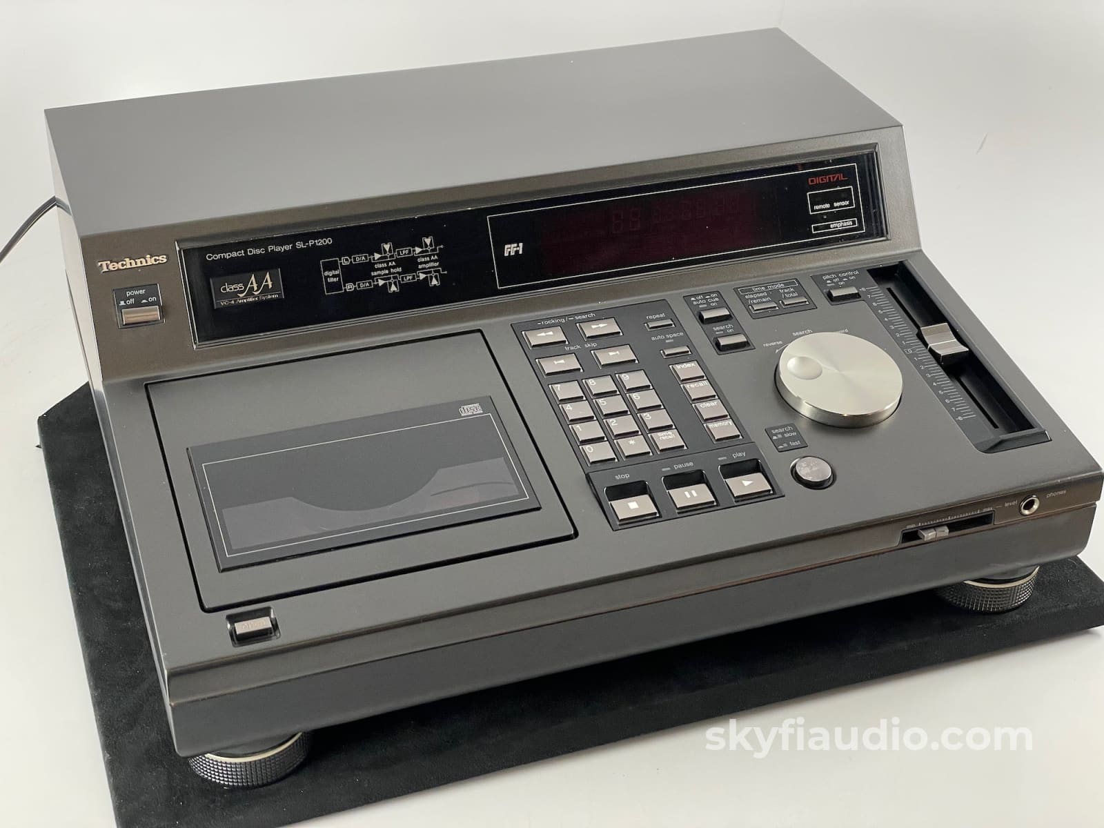 Technics Sl-P1200 Super Rare Broadcast Cd Player Fully Working! + Digital