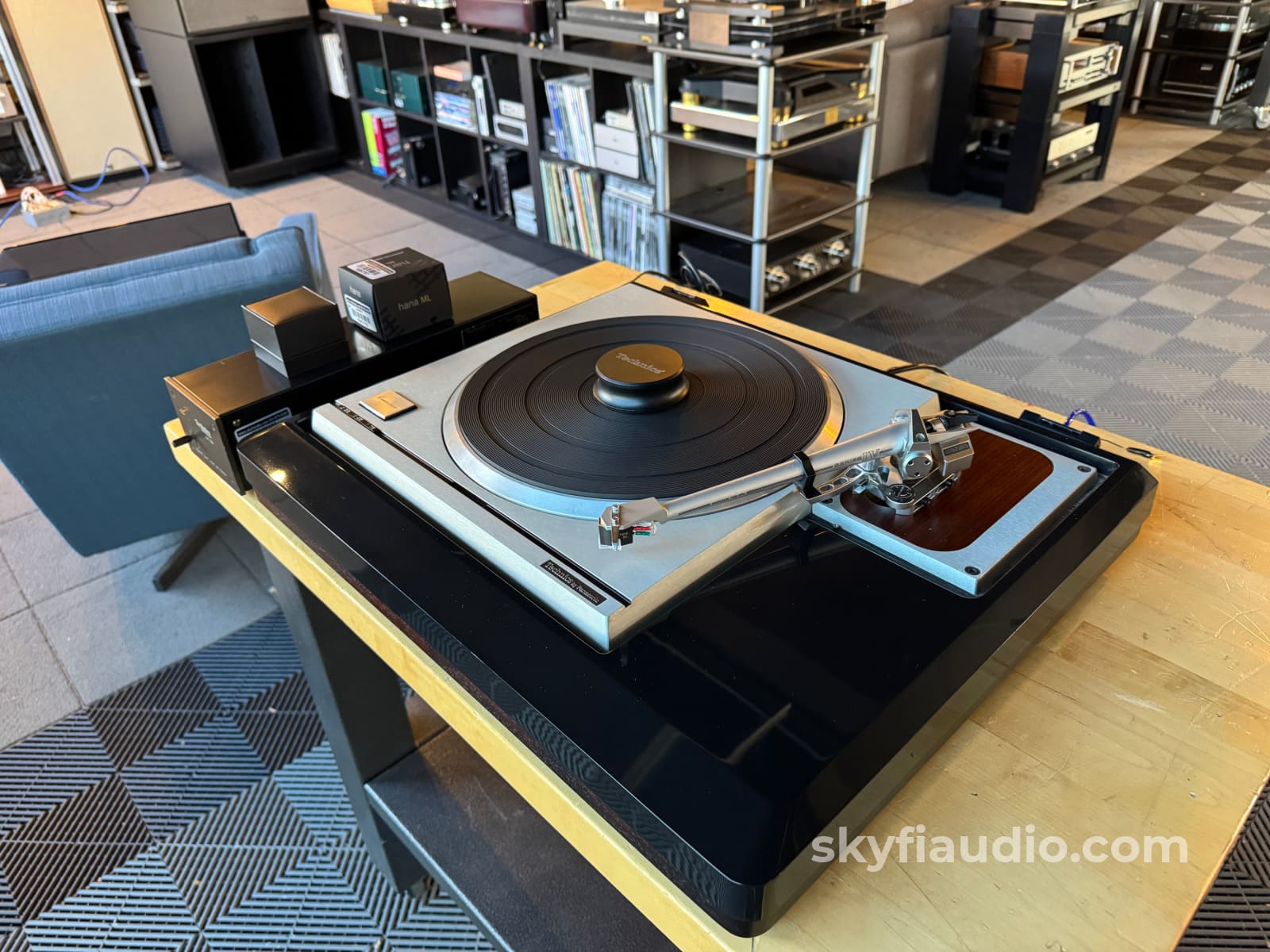 Vintage Technics Sp10 Drive + Plinth W/ Sme Series Iv Tonearm And Hana Sl Cartrige. Turntable