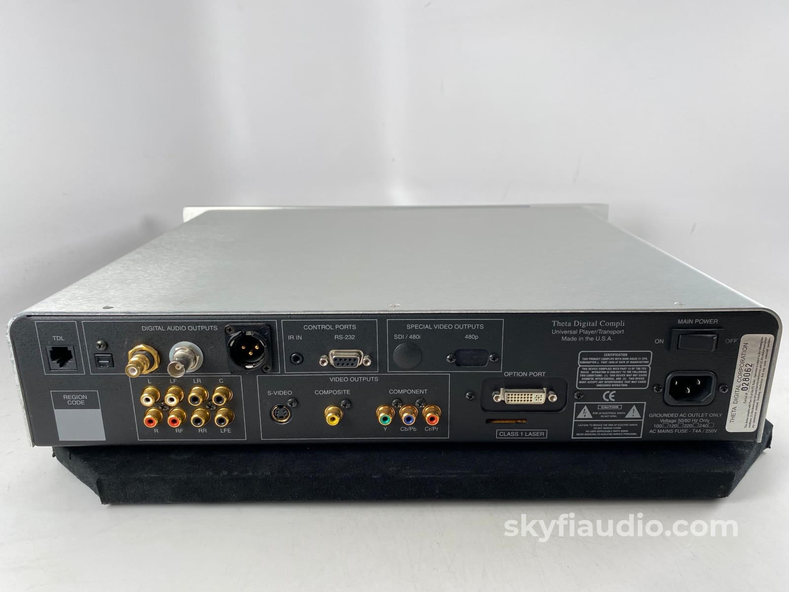 Theta Digital Compli - Universal Disc Player And Transport (Sacd/Cd/Cd-R/Mp3/Dvd-A) Cd +