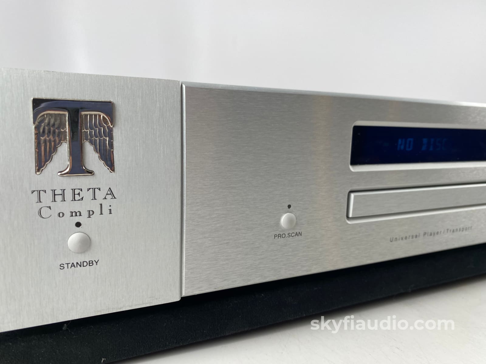 Theta Digital Compli - Universal Disc Player And Transport (Sacd/Cd/Cd-R/Mp3/Dvd-A) Cd +