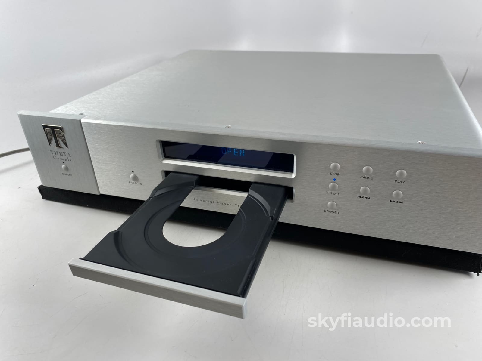 Theta Digital Compli - Universal Disc Player And Transport (Sacd/Cd/Cd-R/Mp3/Dvd-A) Cd +