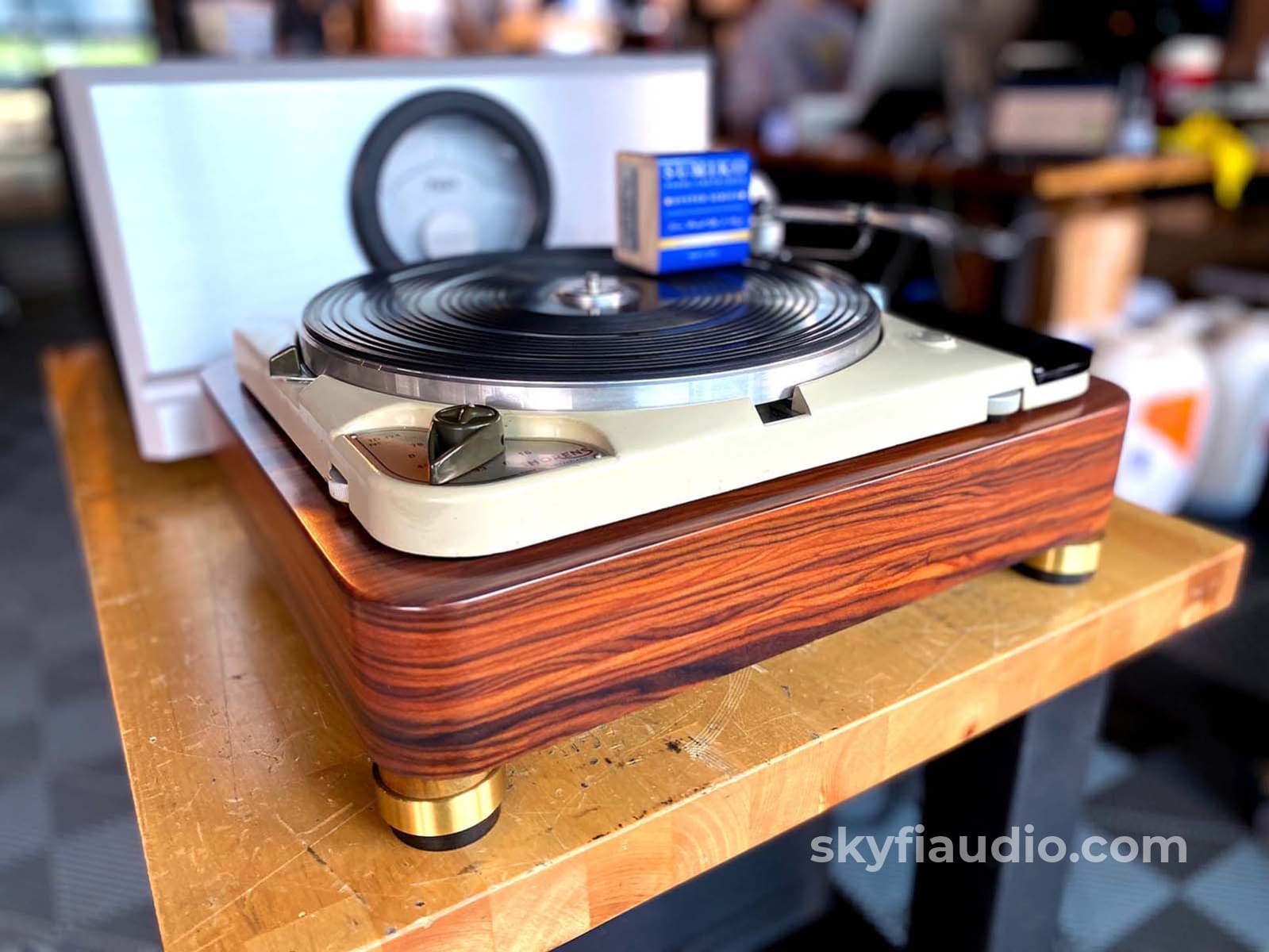 Thorens Td-124 Skyfi Custom Turntable W/Sme Tonearm And New Walnut Plinth