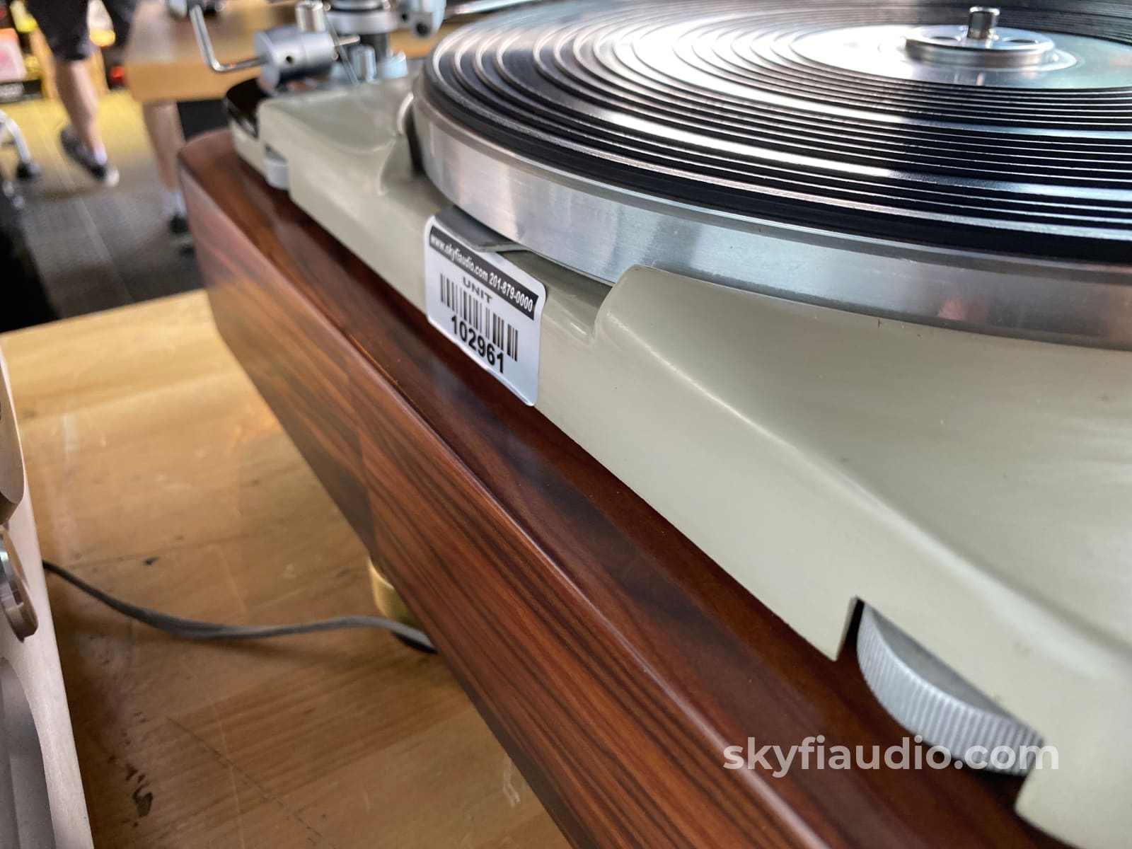 Thorens Td-124 Skyfi Custom Turntable W/Sme Tonearm And New Walnut Plinth