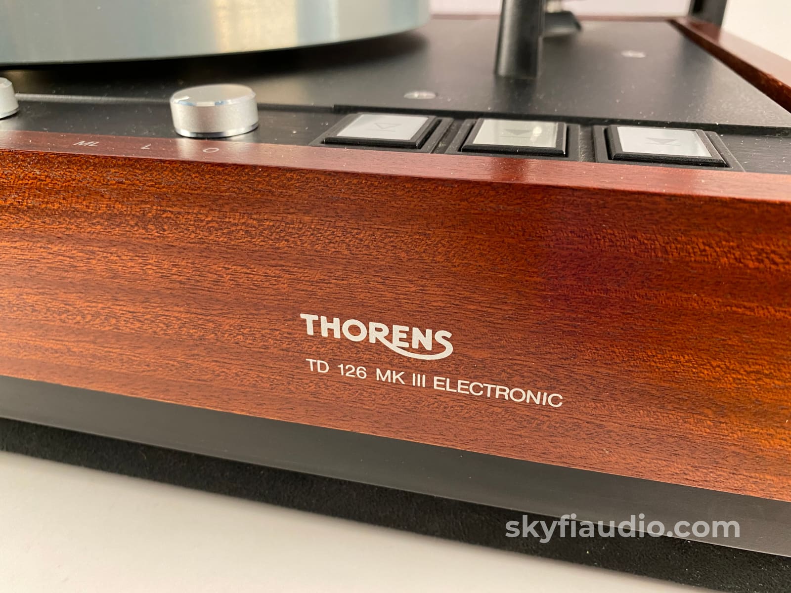 Thorens Td 126 Mkiii Belt Drive Turntable With New Sumiko Blue Point No. 2