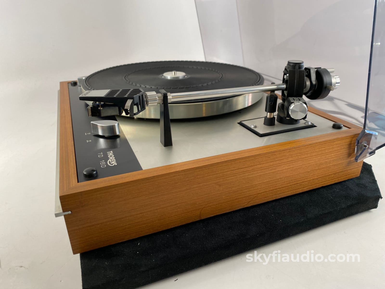 Thorens TD 160 Vintage Turntable With Brand New Sumiko Amethyst Cartri