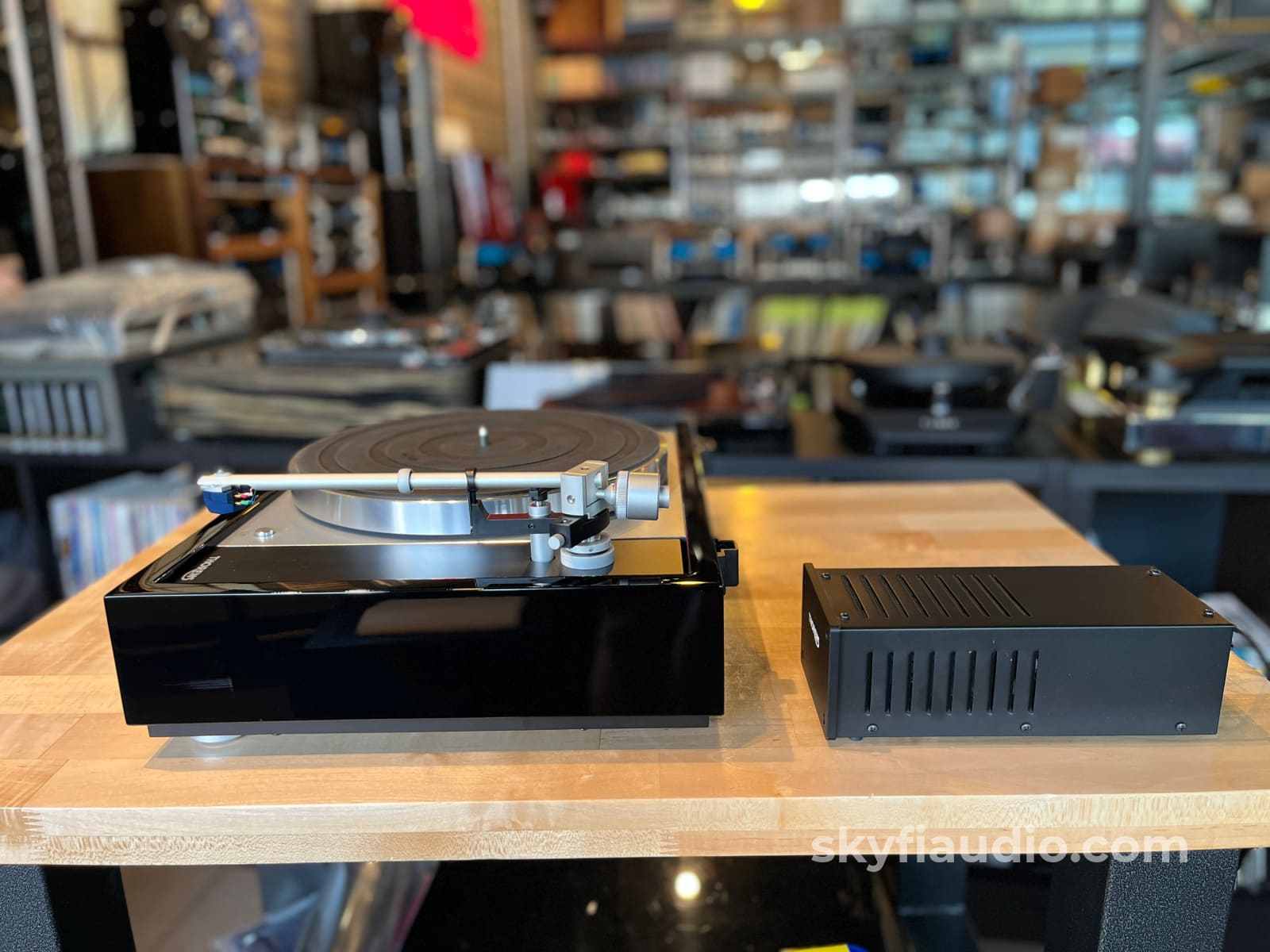 Thorens TD 1601 Belt Drive Semi Automatic Turntable W/ New Sumiko BP No.3 Cartridge - Turntable