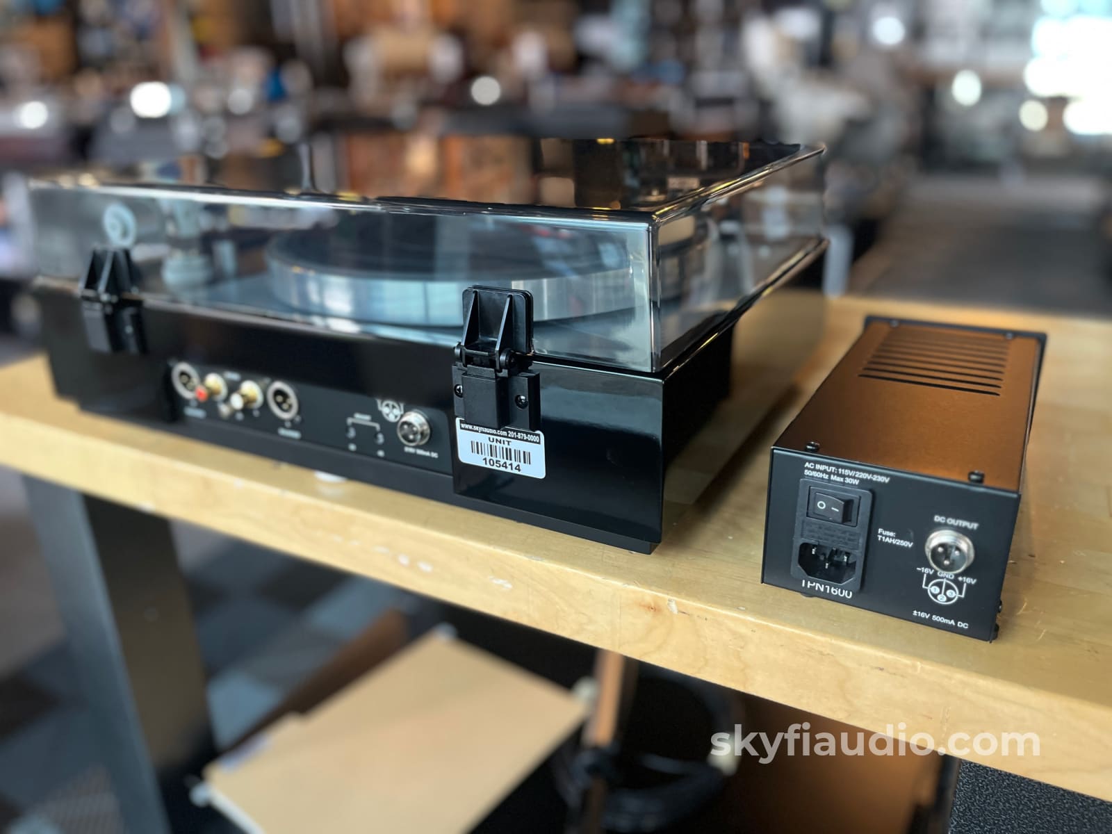Thorens TD 1601 Belt Drive Semi-Automatic Turntable w/New Sumiko Cartr