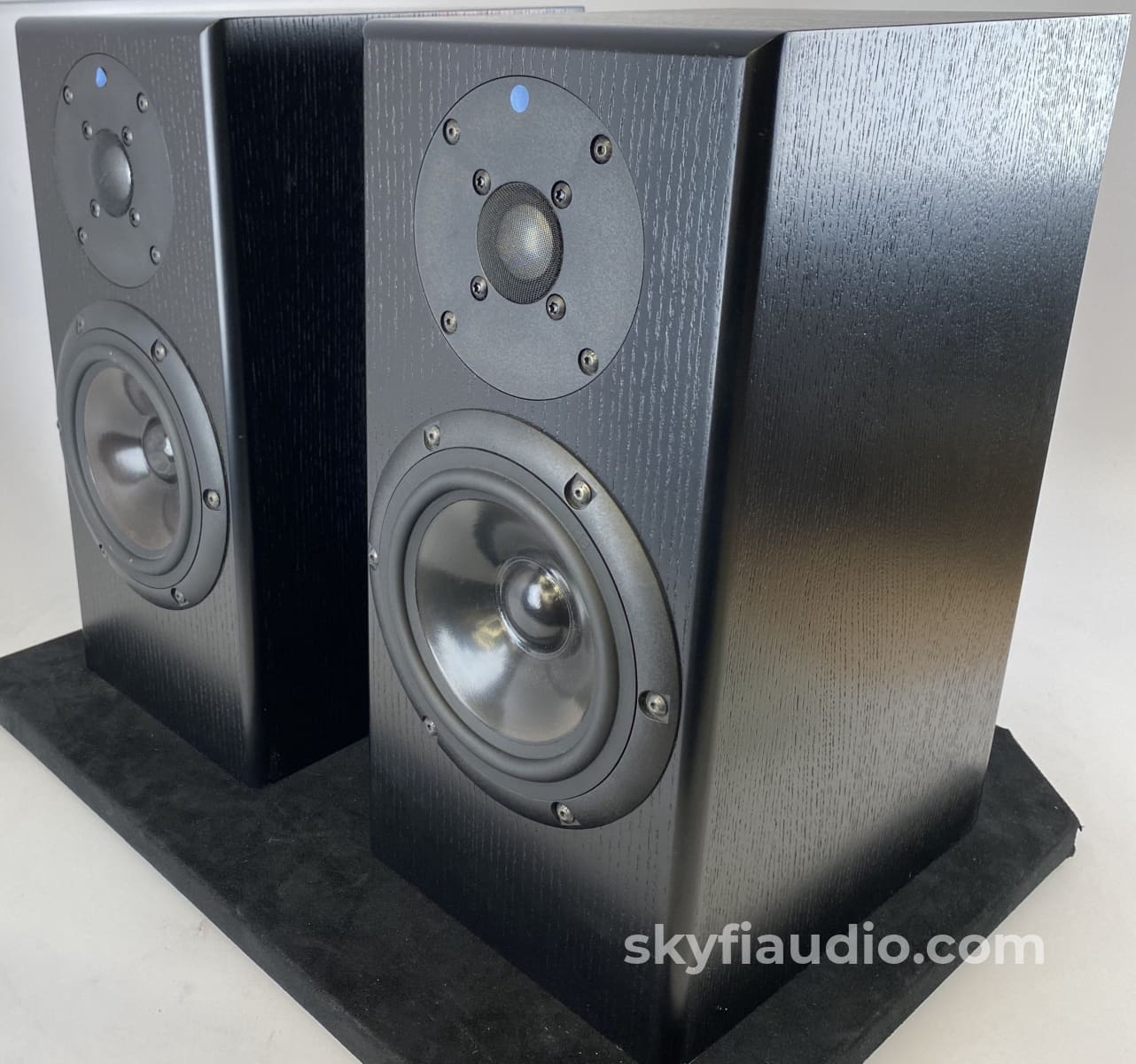 Totem Rainmaker Bookshelf Speakers - Big Sound