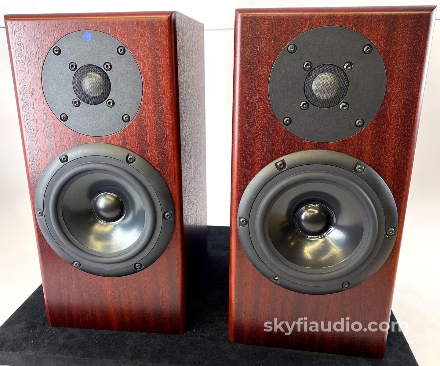 Totem Rainmaker Bookshelf Speakers In Mahagony - Big Sound