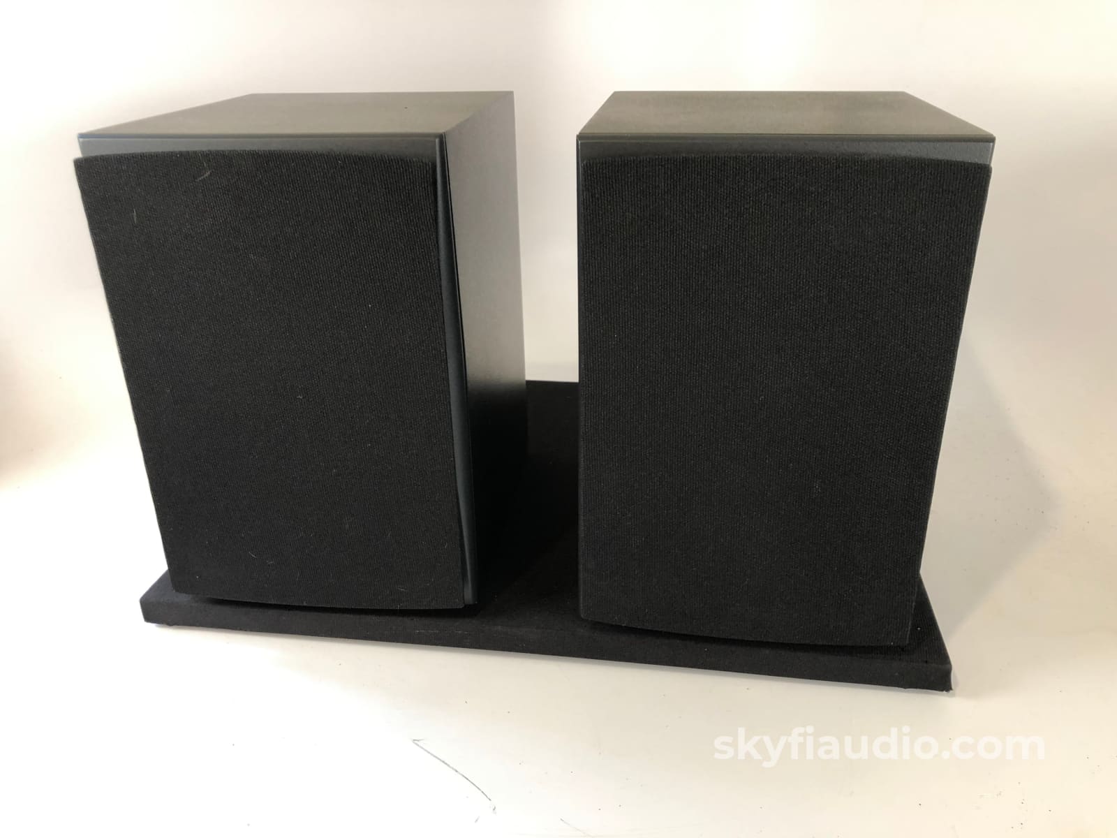 Triad Inroom Silver Minimonitor Bookshelf Speakers