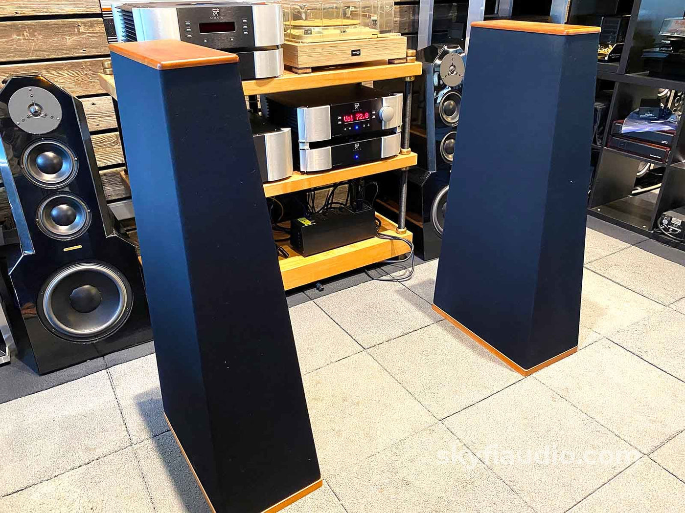Vandersteen Quatro Speakers With M5HP HighPass Filters