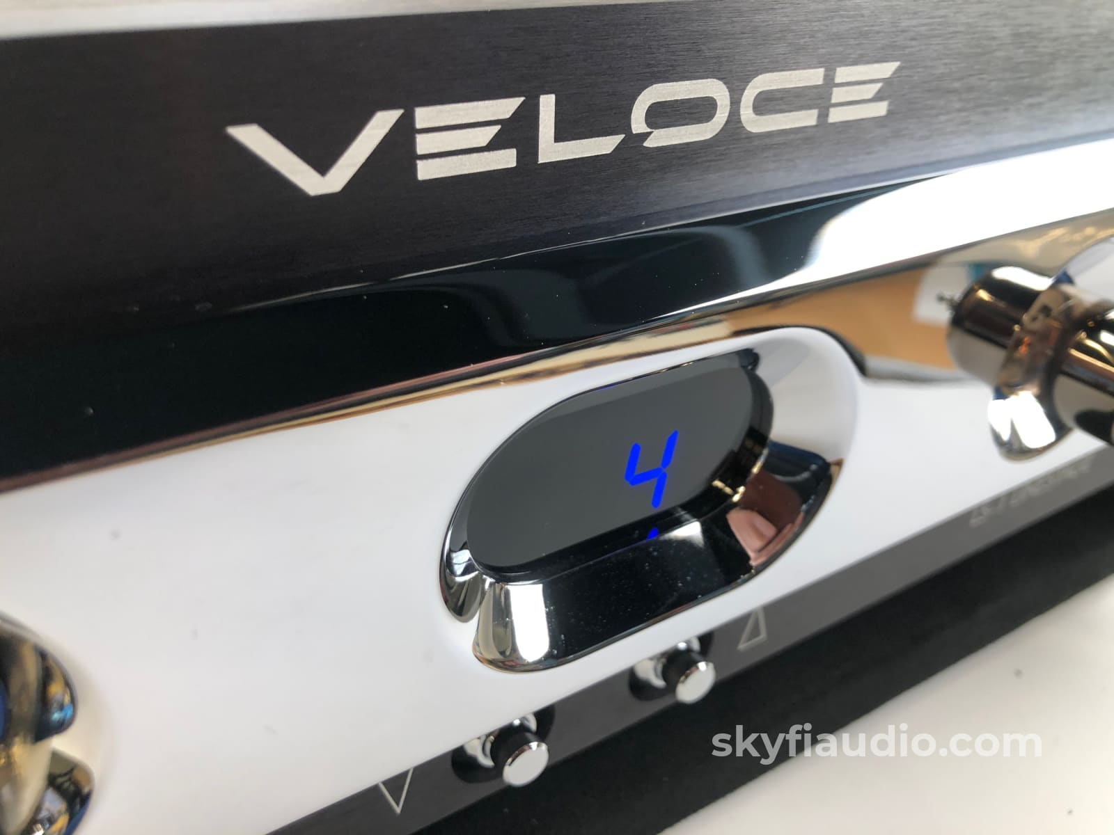 Veloce Audio - Lithio Series Ls-1 Line Stage Tube Preamplifier With Smartsupply Battery Power