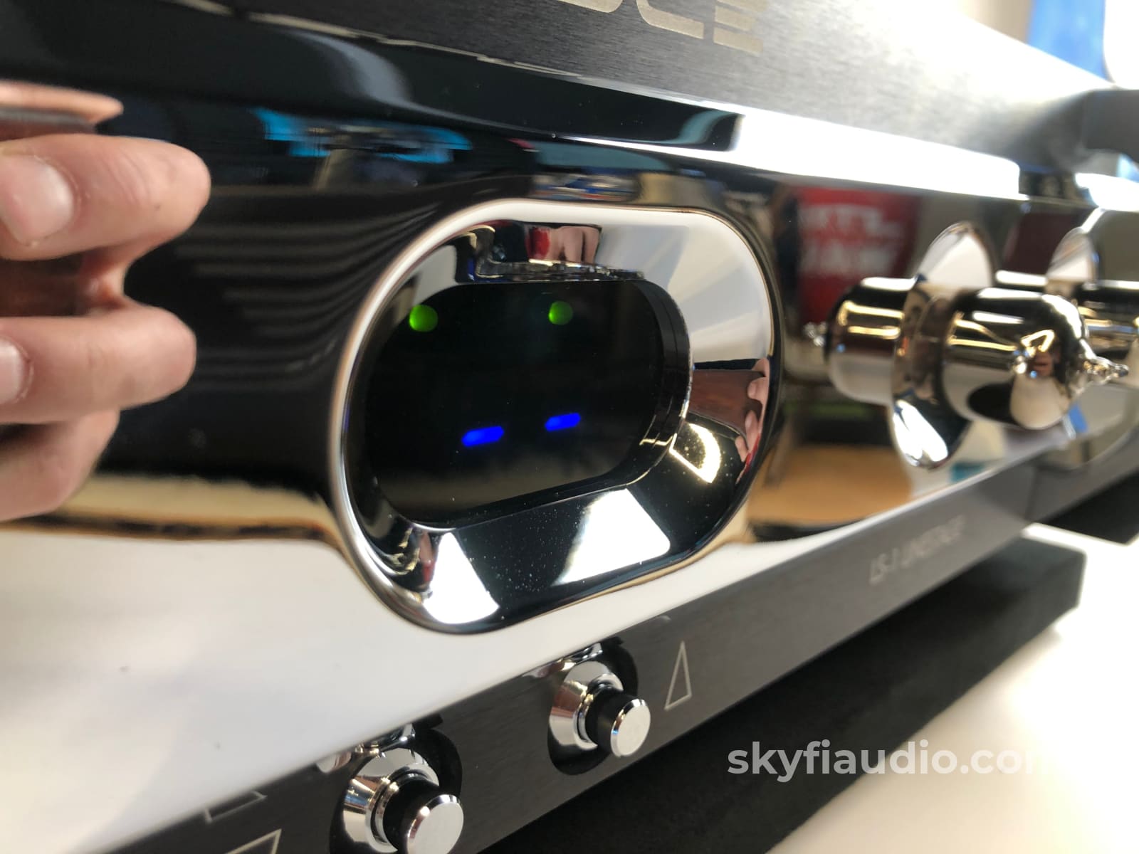Veloce Audio - Lithio Series Ls-1 Line Stage Tube Preamplifier With Smartsupply Battery Power